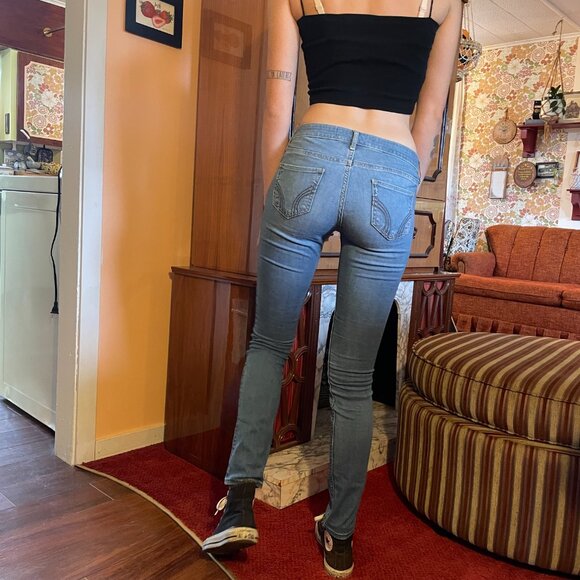 Y2K low rise Hollister light wash skinny jeans! - Picture 11 of 16
